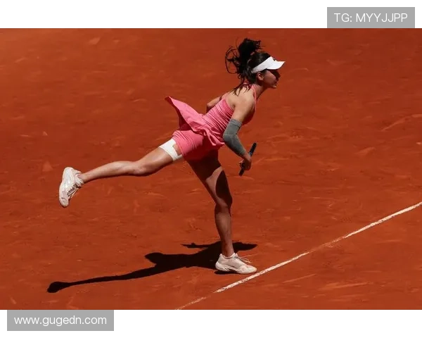 网球赛季回顾与展望：明星选手表现亮眼 新兴势力崛起